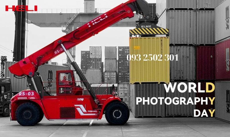 Xe nâng dầu reachstacker